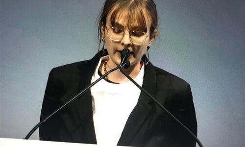 Aktionärin an der CS-Generalversammlung (Bild: Screenshot finews.ch)