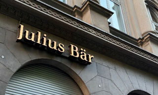 Kämpft erneut mit faulen Krediten: Julius Bär. (Bild: Dominik Buholzer/finews.ch)