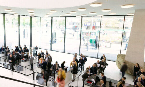 Eingang zur UBS-Generalversammlung 2023 (Bild: UBS)