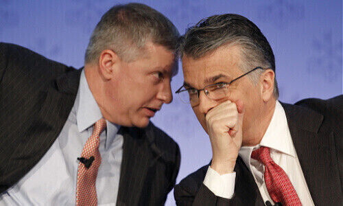 Tom Naratil im Gespräch mit dem UBS-Chef Sergio Ermotti (Bild: Keystone)