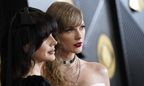 Taylor Swift und ihre Schweizer Uhr (Bild: Keystone)