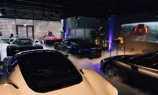 Grosse Übergabe im Maserati-Showroom von Binelli. (Bild: zVg)