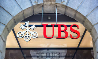 Die Ratingagentur Fitch hat den Ausblick für die UBS angehoben. (Bild: Shutterstock)