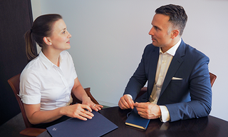 Julia Kleiser und Rocco Baldinger, LGT (von links, Bild: zvg)