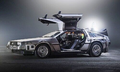 Zeitmaschine aus dem Film «Back To The Future» von 1985 (Bild: Wikimedia Commons)