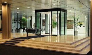 Eingang zum Sitz der Rothschild & Co Bank in Zürich