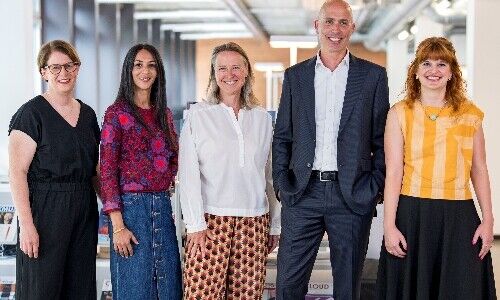 Die erweiterte Geschäftsleitung von Open up: Christina Wahlstrand, Nabila Bouzouina, Melanie Schneider, Kilian Borter und Evelyne Oechslin (Bild: Open up) 