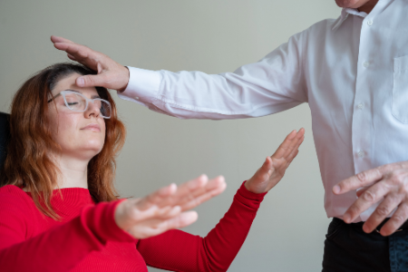 Ein ehemaliger Bellevue-Veteran hat eine Firma für Hypnosetherapien in Baar gegründet. (Symbolbild: Shutterstock)