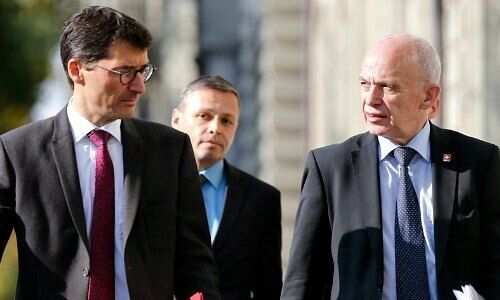 Jörg Gasser, Ex-Präsident der SBVg, und alt Bundesrat Ueli Maurer (Bild: Keystone)