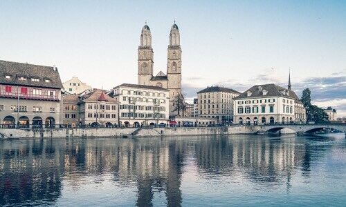 Zürich (Bild: Claudio Schwarz / Unsplash)