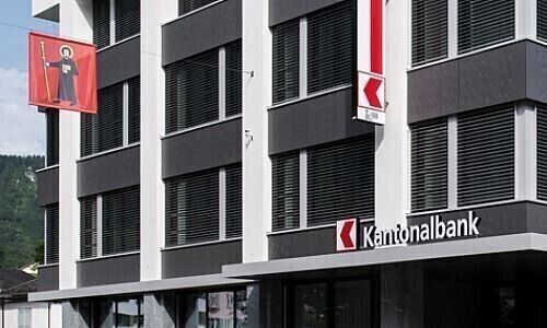 Die tieferen Zinsen machten der Glarner Kantonalbank einen Strich durch die Rechnung. (Bild: zVg)