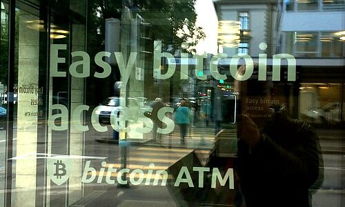 Eingang zur Falcon Private Bank in Zürich