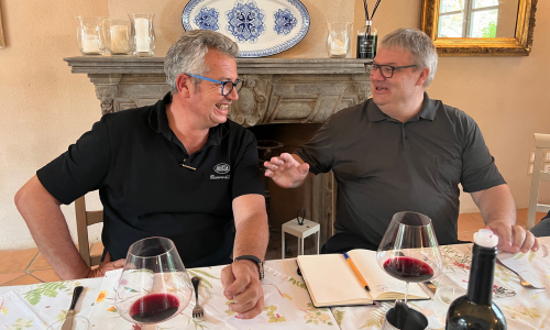 Philipp Schwander (r) bei Giacomo Neri von Casanova di Neri. (Bild: zVg)