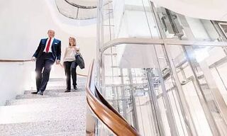 Treppe im UBS-Hauptquartier, Zürich (Bild: UBS)