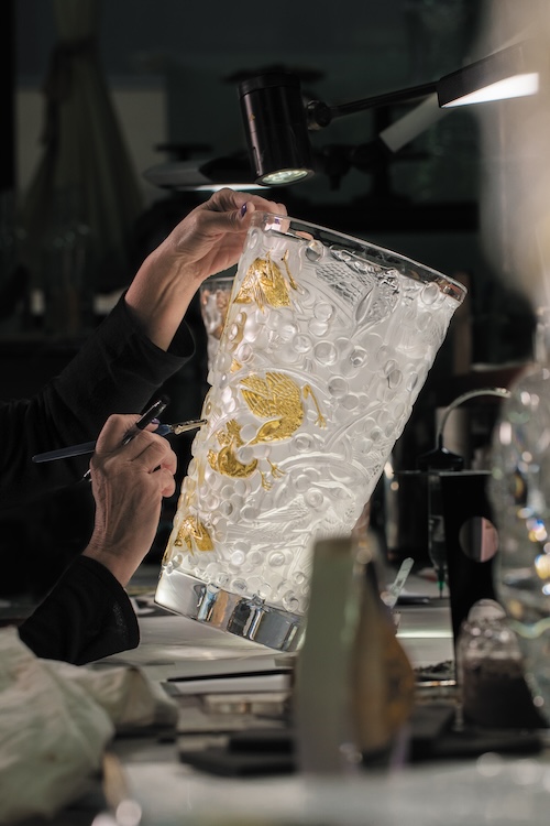 gold stamping process merlesraisins vase lalique factory sequences studio 1683197311